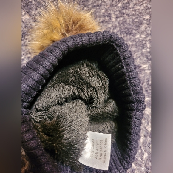 Cozy Black Knit Beanie with Faux Fur Pom - Picture 2 of 2